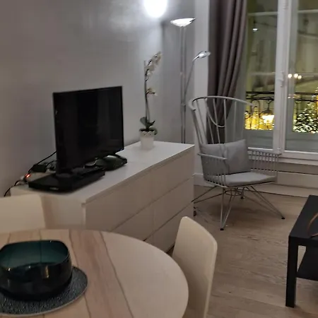 Appartamento 1 Minute Gare Montparnasse , Center , Front Metro,close To Eiffel Tour And Louvre Meusm Parigi
