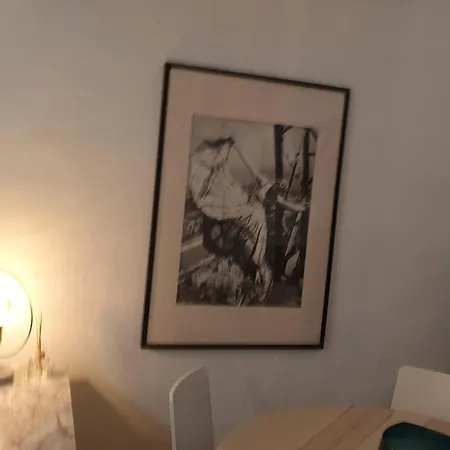 1 Minute Gare Montparnasse , Center , Front Metro,close To Eiffel Tour And Louvre Meusm * Parigi