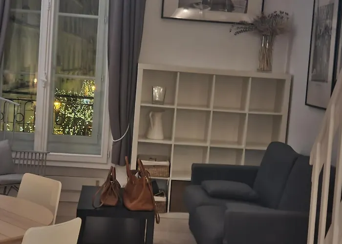 1 Minute Gare Montparnasse , Center , Front Metro,close To Eiffel Tour And Louvre Meusm *