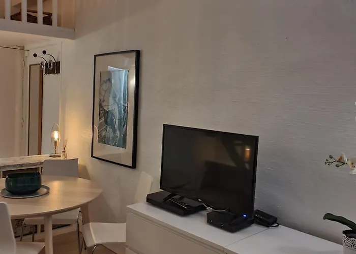 1 Minute Gare Montparnasse , Center , Front Metro,close To Eiffel Tour And Louvre Meusm شقة